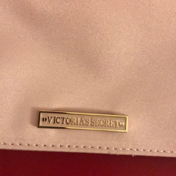 NIB Victoria’s Secret Wristlet - Picture 3 of 3
